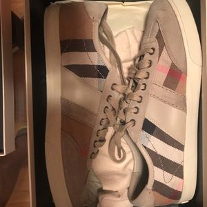 Sz 10/43 Burberry Washed Housecheck Orford sneaker